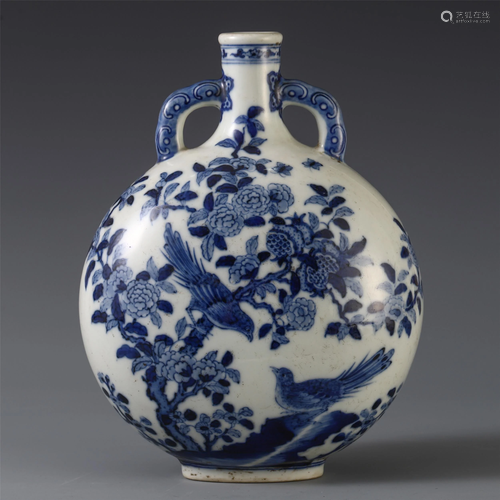 A CHINESE BLUE AND WHITE PORCELAIN F…