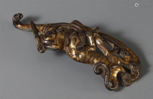 A CHINESE BRONZE INLAID GILT BEAST BELT H…