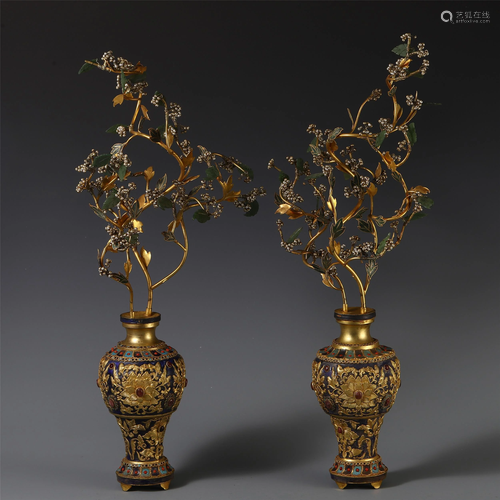 A PAIR OF CHINESE PEARL INLAID GILT BRON…