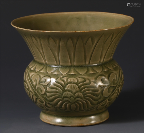 A CHINESE PORCELAIN CELADON GL…