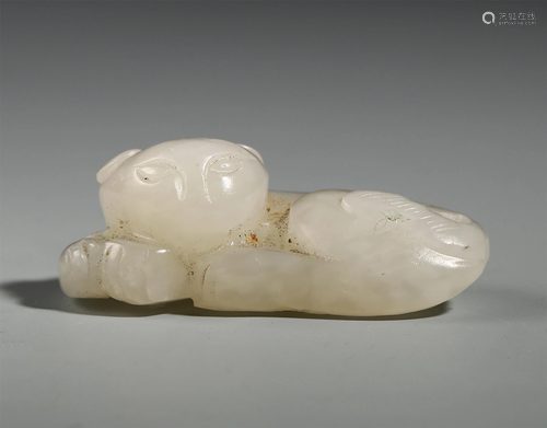 A CHINESE ARCHAISTIC JADE CARVE…