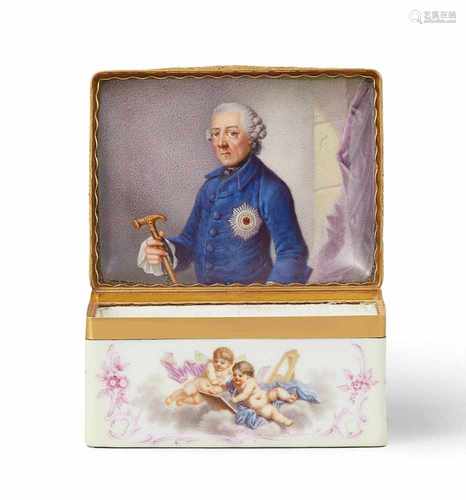 A porcelain snuff box with allegories of the arts and a portrait of Friedrich IIGold mounted