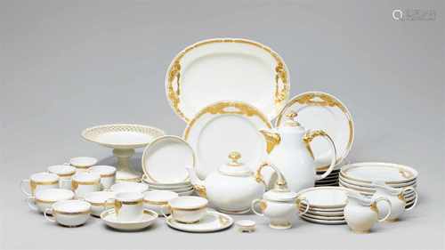 A Berlin KPM porcelain coffee and tea service for six personsModel no. 10062. Comprising:A coffee