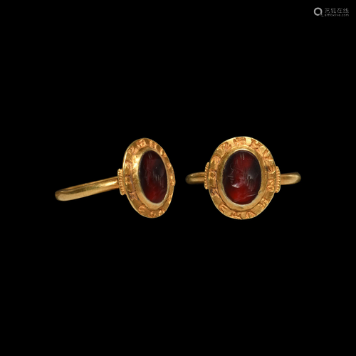 Medieval Gold Signet Ring with Roman G…