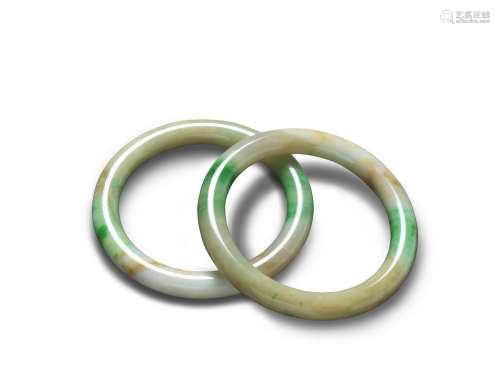 A PAIR OF CHINESE JADEITE BANGLES