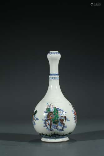 A CHINESE BLUE AND WHITE FAMILLE VERTE 'FIGURES' VASE