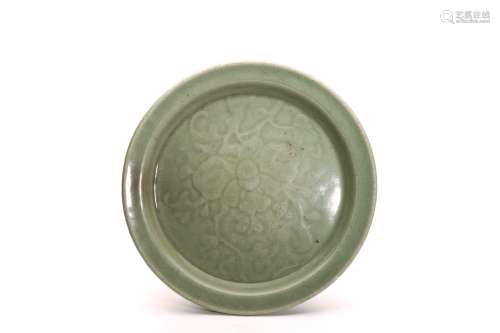 A CHINESE LONGQUAN MOULDED DISH