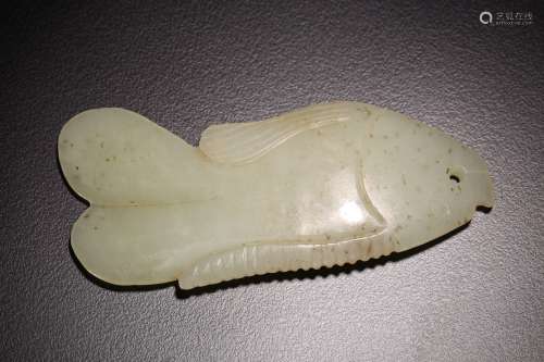 A WHITE JADE FISH PENDANT