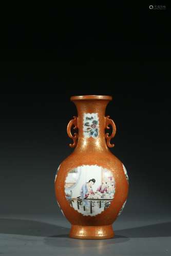 A CHINESE FAMILLE ROSE 'FIGURES' GILT PAINT VASE
