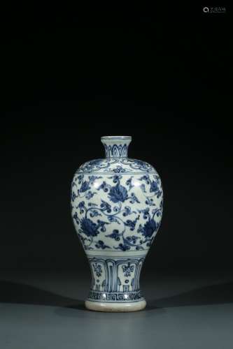 A CHINESE BLUE AND WHITE 'FLORAL' VASE