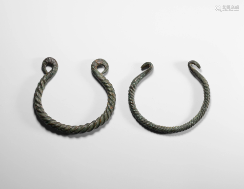 Roman Twisted Handle Group
