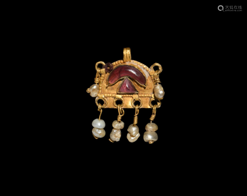 Roman Gold Jewelled Pendant with Pearl Drops