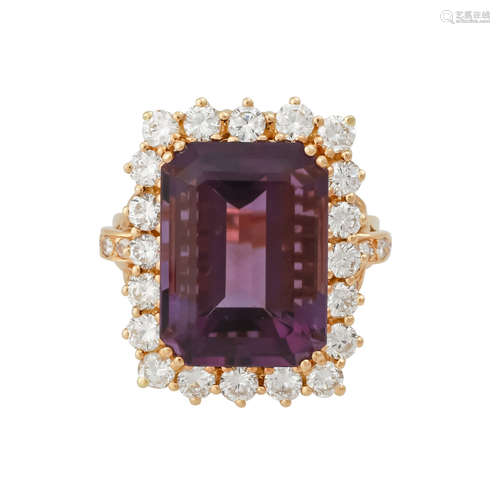 Ring mit 20 Brillanten, zus. ca. 1,7 ct,WEISS-LGW (H-J)/VS um einen Amethyst im achteckigen