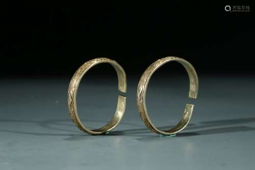 A PAIR OF CHINESE GILT SILVER BRACELETS