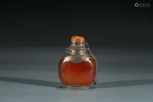 A SILVER MOUNTED AMBER SNUFF BOTTLE