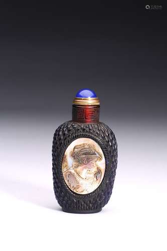 A GLASS MOTHER-OF-PEARL 'FIGURE' SNUFF BOTTLE