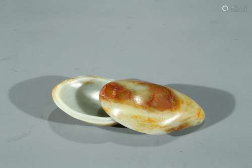 A CHINESE NEPHRITE WHITE JADE BOX AND COVER