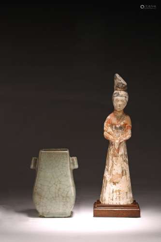 A SET OF TWO CHINESE GUAN-TYPE VASE & POTTERY FIGURE