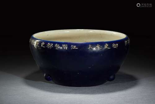 A BLUE AND WHITE 'LOTUS' DISH