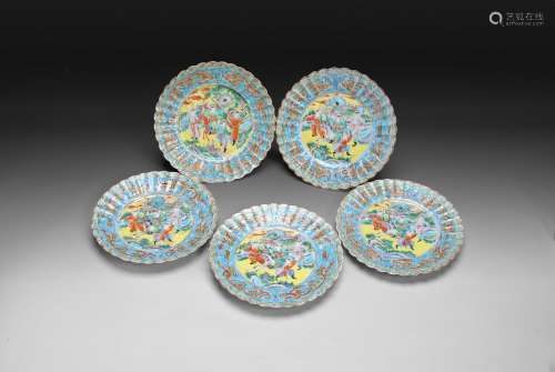 A SET OF CHINESE FAMILLE ROSE 'DRAGON' DISHES