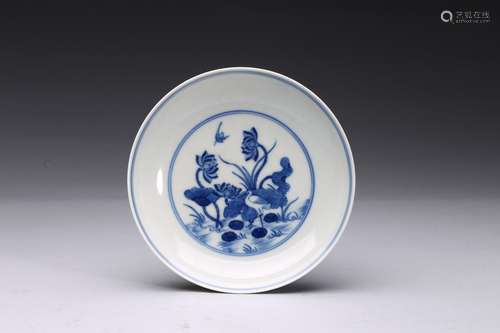 A BLUE AND WHITE 'EGRET' DISH