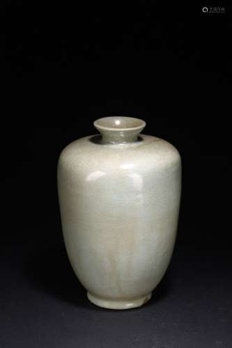 A CHINESE GUAN-TYPE JAR