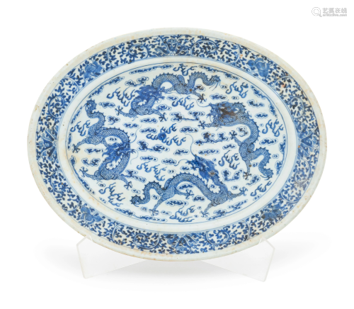A Blue and White Porcelain 'Dragon' Plate Le…