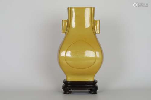 Qian long,Yellow Glaze Piercing Bottle