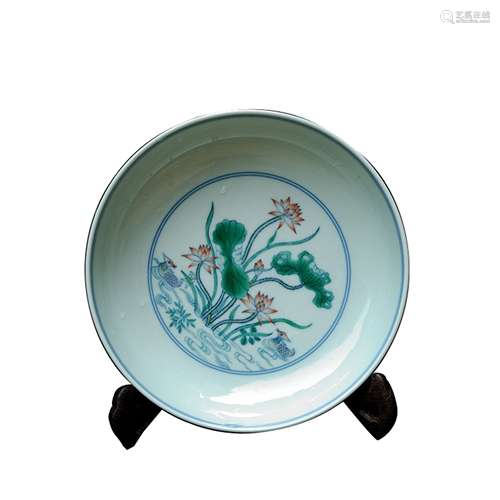 A Chinese Dou-Cai Glazed Porcelain Plate