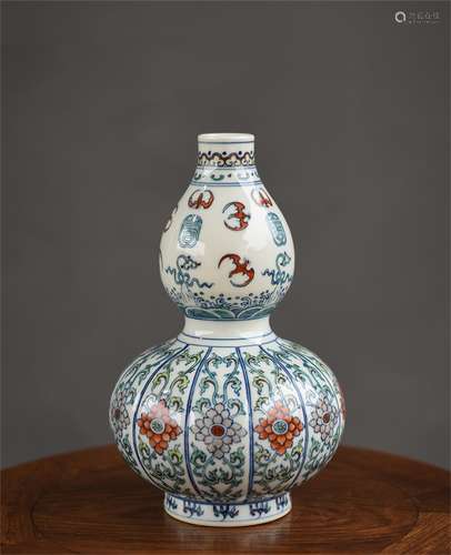 A Chinese Dou-Cai Glazed Porcelain Double Gourd Vase