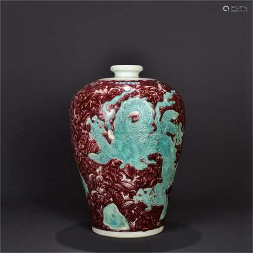 A Chinese Iron-Red and Green Glazed Porcelain Vase