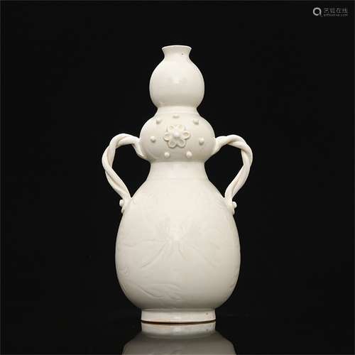 A Chinese Porcelain Vase