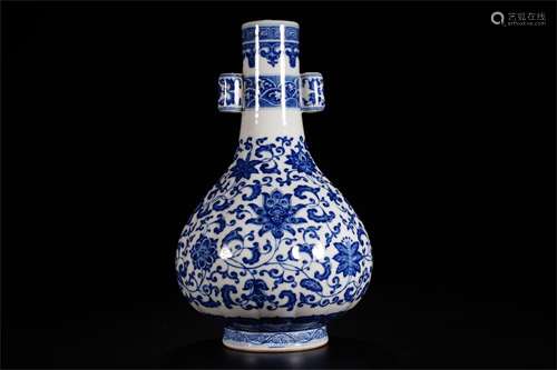 A Chinese Blue and White Porcelain Vase