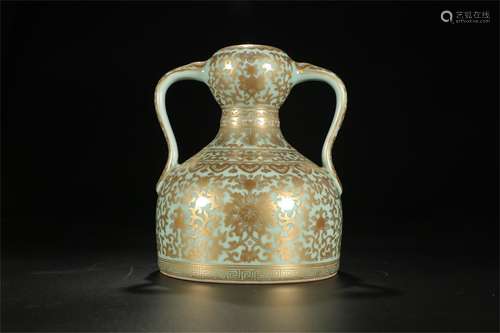 A Chinese Porcelain Vase