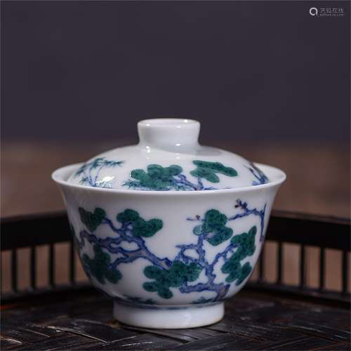 A Chinese Dou-Cai Glazed Porcelain Bowl with Cover