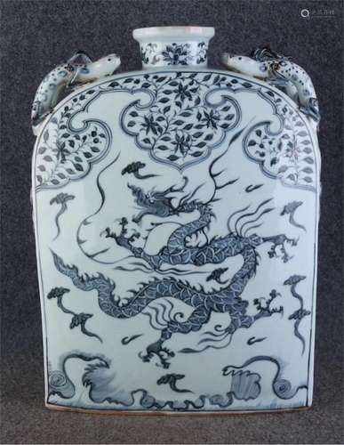 A Chinese Blue and White Porcelain Vase