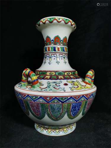 A Chinese Dou-Cai Glazed Porcelain Vase