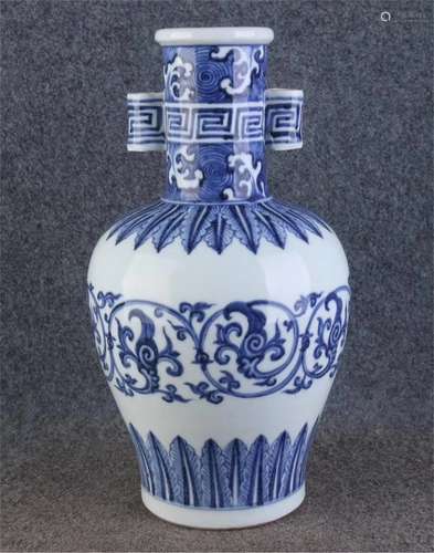 A Chinese Blue and White Porcelain Vase