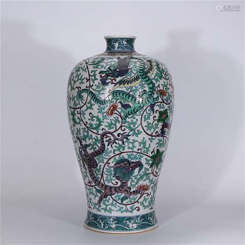 A Chinese Dou-Cai Glazed Porcelain Vase