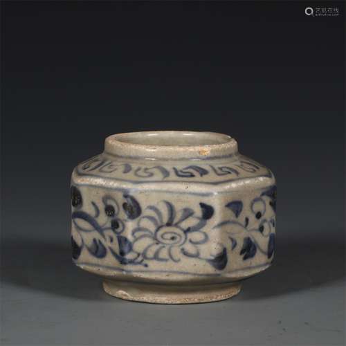 A Chinese Blue and White Porcelain Jar