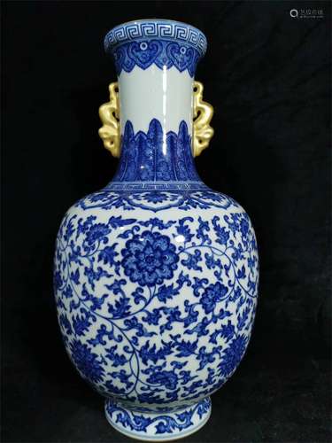 A Chinese Blue and White Porcelain Vase