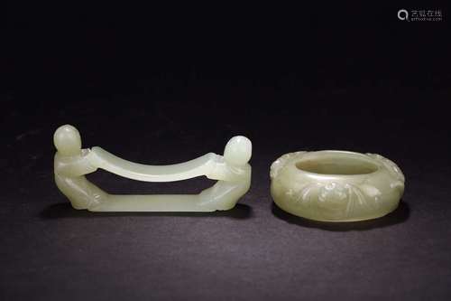 SET OF HETIAN JADE BURSH WASHER AND HOLDER