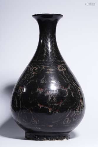 A PORCELAIN YUHUCHUN VASE