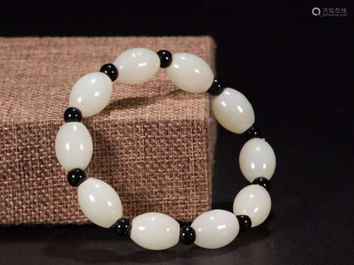 A HETIAN JADE BRACELET