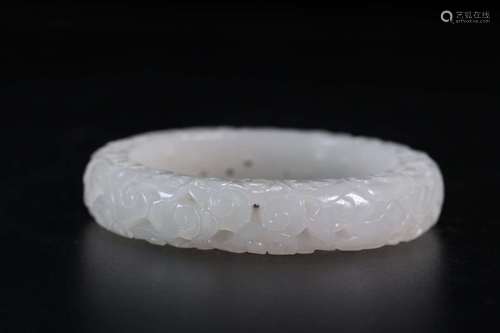 A HETIAN JADE BANGLE