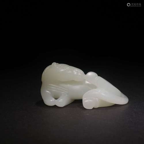 A QING DYNASTY HETIAN JADE PENDANT