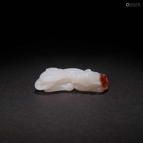 A QING DYNASTY HETIAN JADE ORNAMENT