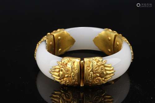 A HETIAN JADE BANGLE