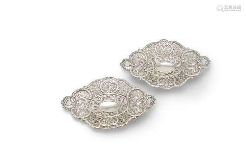 A pair of Chinese export silver dishes  by Wang Hing, Hong Kong, late 19th century/ early 20th century