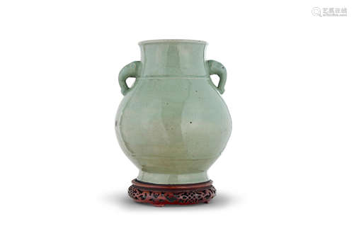 A celadon-glaze vessel, hu  19th century